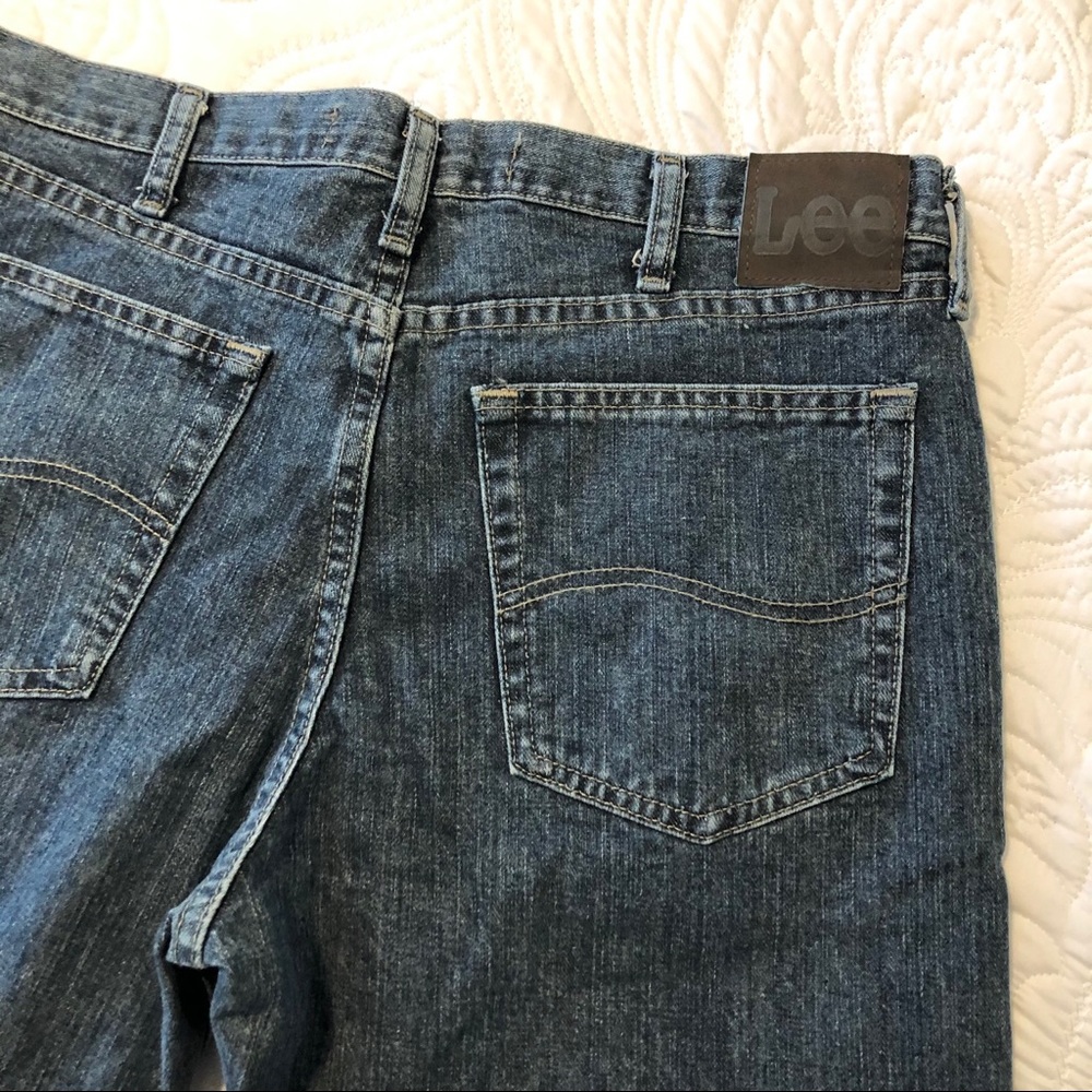 EUC Lee Jeans regular fit, medium wash 34x30